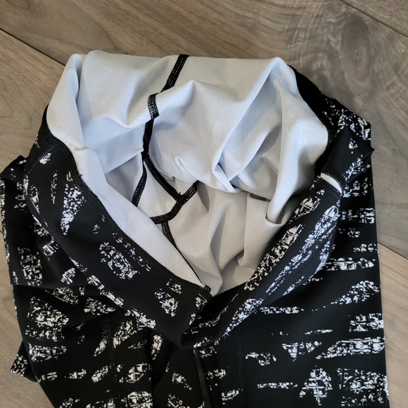 SOLD Lululemon Wunder Under High Rise - Picture 10 of 10